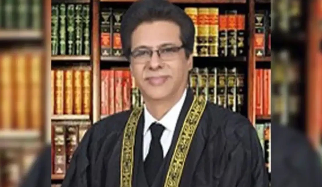 ڇويهين ترميم کي پارليامينٽ يا سپريم ڪورٽ ئي ختم ڪري سگهي ٿي: جسٽس محمد علي مظهر