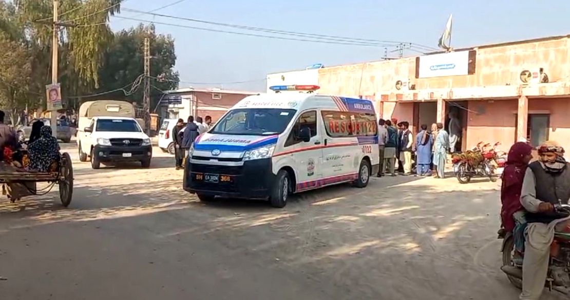 لکي غلام شاهه ڀرسان ٽريڪٽر ٽرالي ۽ موٽرسائيڪل ۾ ٽڪر، 2 عورتون فوت، 3 ڄڻا زخمي