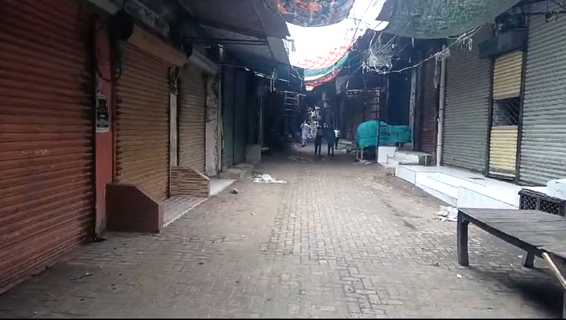 قمبر ۾ ڦورن هٿان قتل ٿيل نوجوان جا قاتل گرفتار نه ٿيڻ خلاف شٽربند هڙتال