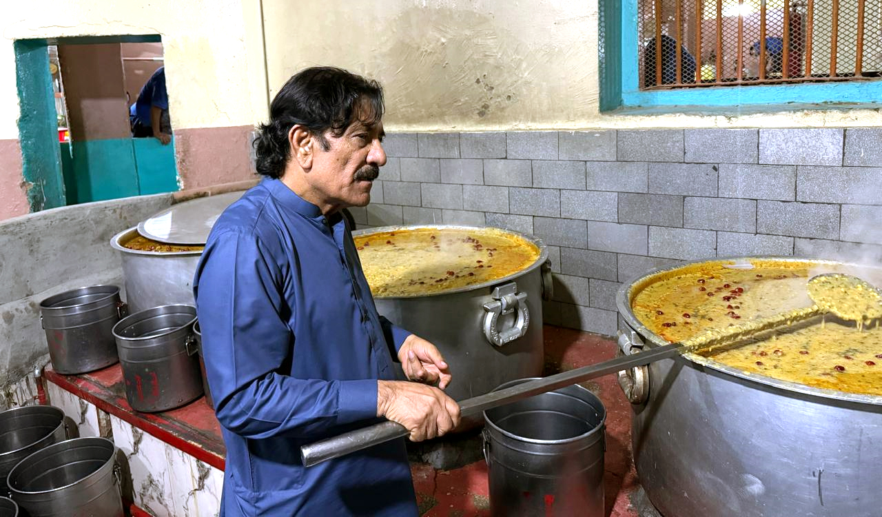 ورڪس اينڊ سروسز ۽ جيل کاتي جي وزير علي حسن زرداري سينٽرل جيل ڪراچي جو دورو