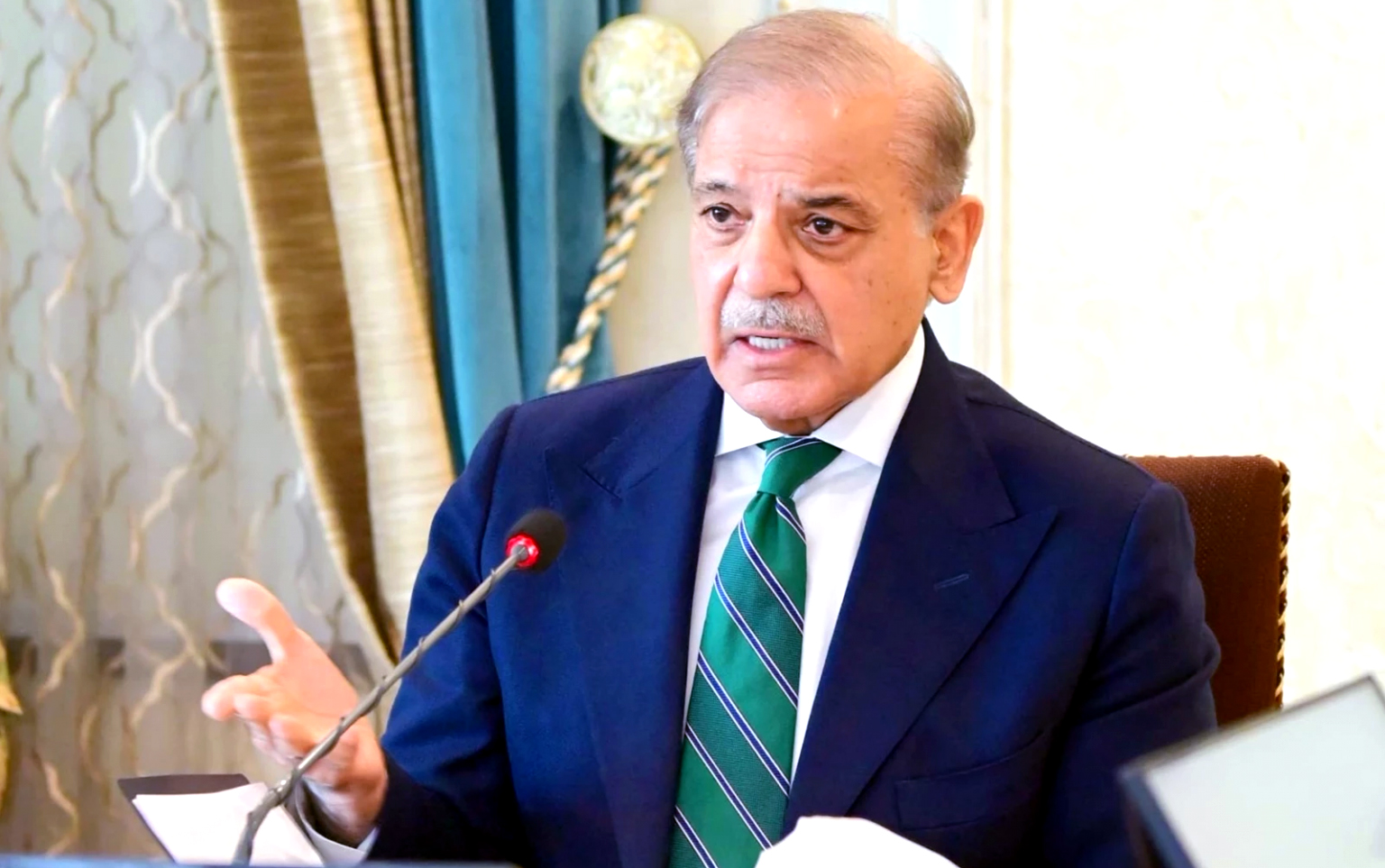 ڀارت کي ڀرپور جواب ڏيڻ تي وزيراعظم شهباز شريف جو سياسي قيادت سان رابطو