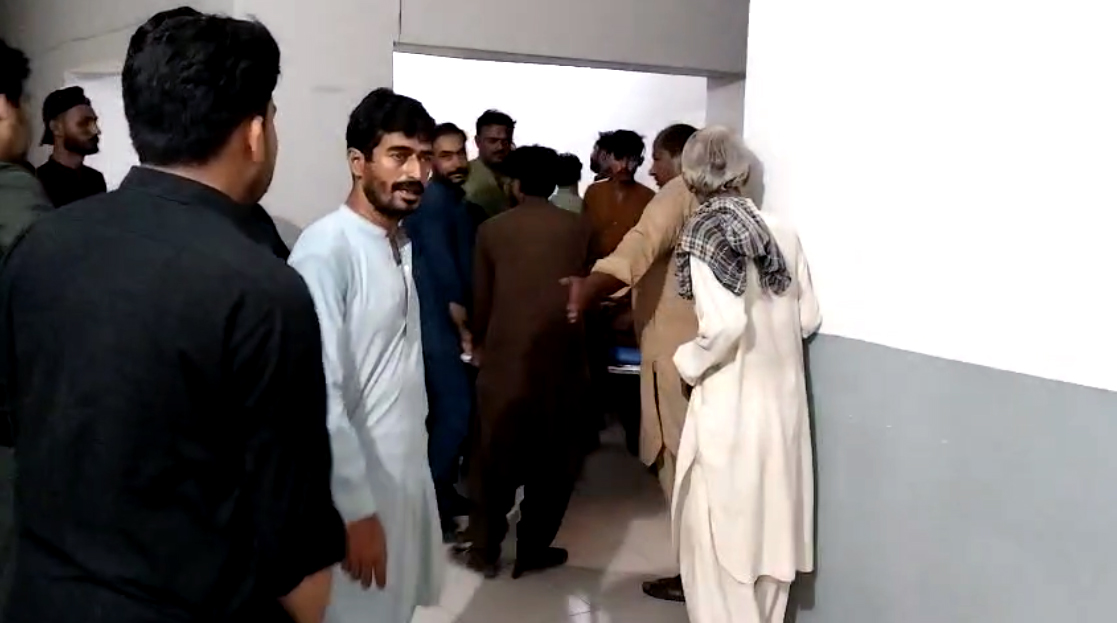 ٿاڻو بولاخان: ڪار جو موٽرسائيڪل کي ٽڪر ، ھڪ ڄڻو فوت، 5 ڄڻا زخمي