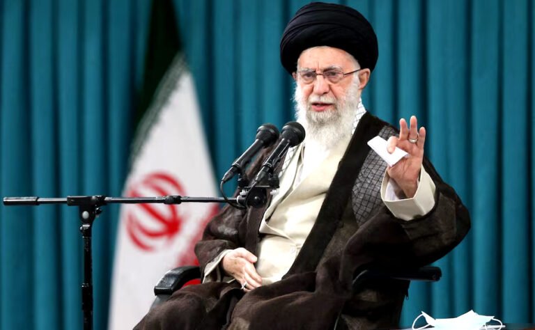 ٽرمپ جي ڌمڪي واري زبان قبول ناهي، ايراني قوم ڪنهن جي به آڏو هٿيار ڦٽا نه ڪندي: ايراني سپريم ليڊر