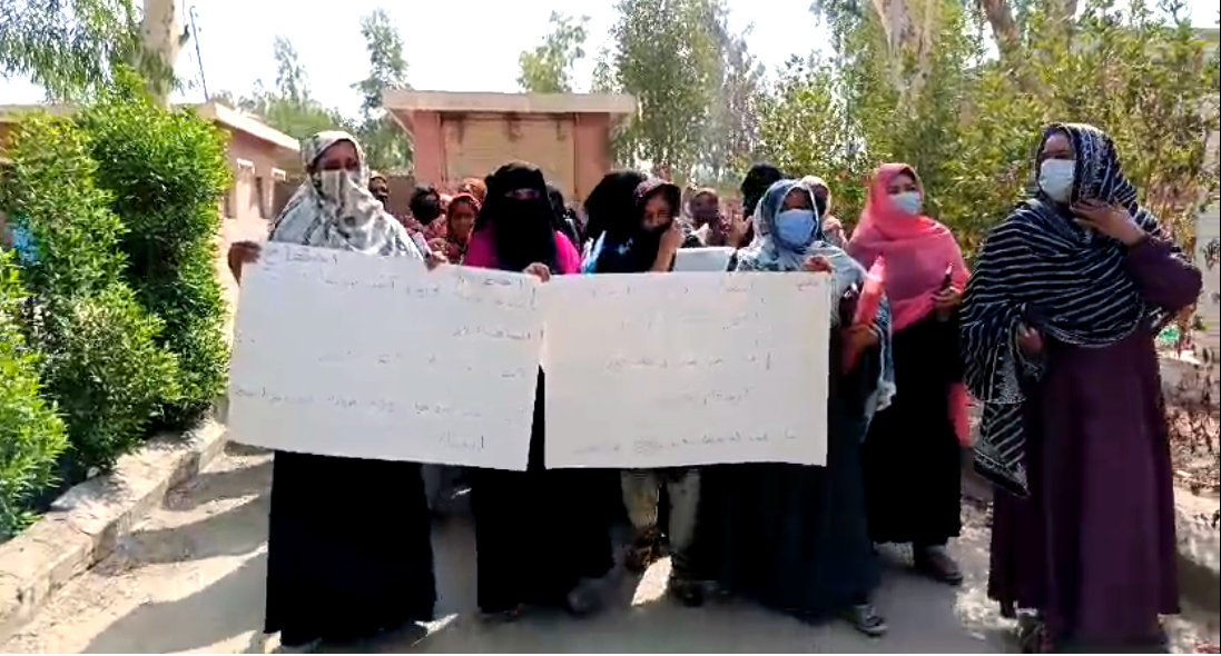 جوهي ۾ مڙس ۽ ڏير هٿان قتل ٿيل آمنه ٻٻر جي قاتلن جي گرفتاري لاءِ ليڊي هيلٿ ورڪرز جو احتجاج