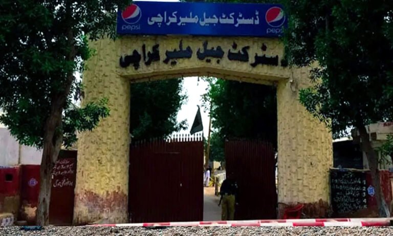 ڪراچي: ملير جيل ۾ زلزلي دوران نقصان کان بچڻ لاءِ بيرڪن کان ٻاهر ويهاريل 200 کان وڌيڪ قيدي فرار