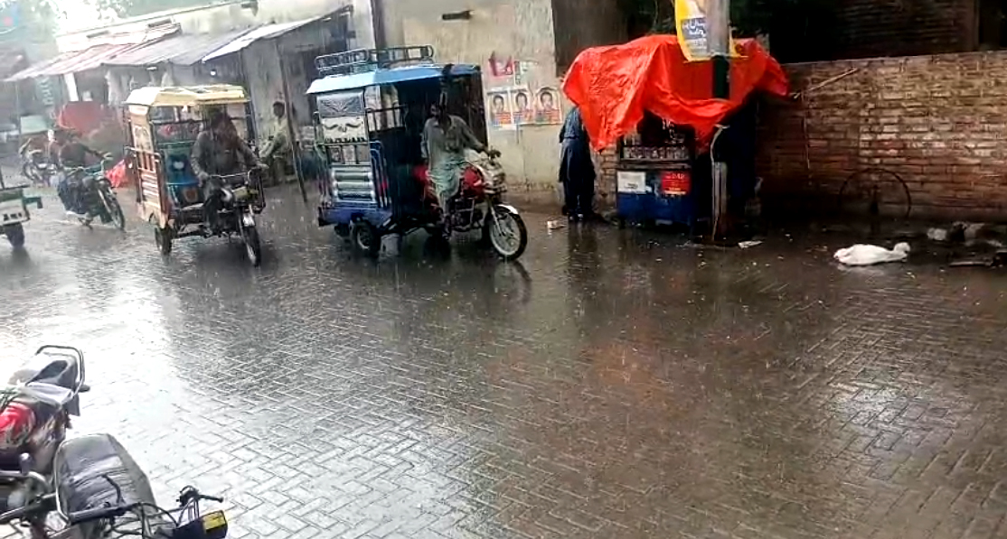 مٺي ۽ ڀرپاسي هلڪي برسات سبب گرميءَ جو زور ٽٽي ويو، موسم خوشگوار